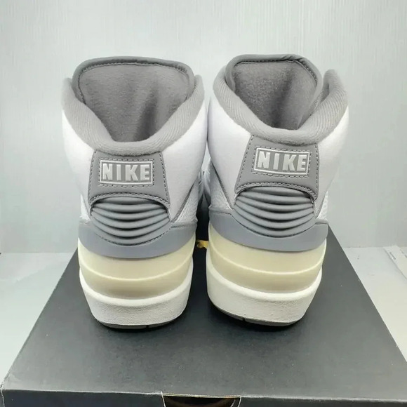 Jordan DQ8562-100 Air Jordan 2 Retro GS Athletic Sneaker Mid White/Gray 6 Kids - Picture 5 of 8